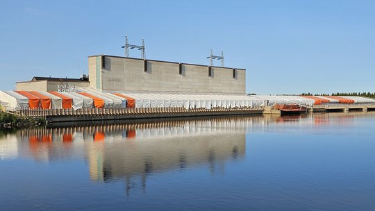Pitkä patosilta tuulisella paikalla vaati paljon remontilta