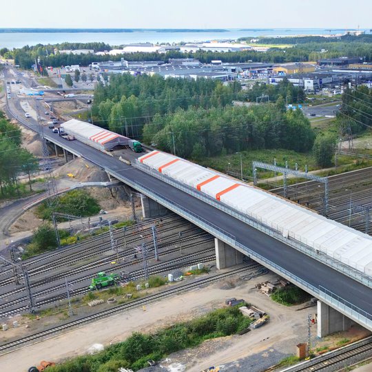 Oulun satamaan kulkeva Poikkimaantie