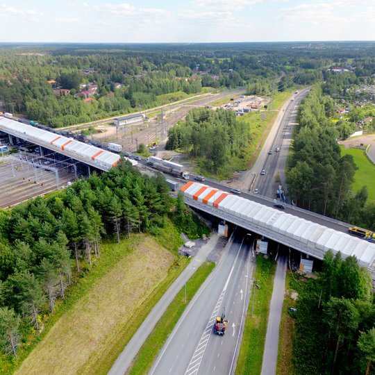Oulun satamaan kulkeva Poikkimaantie